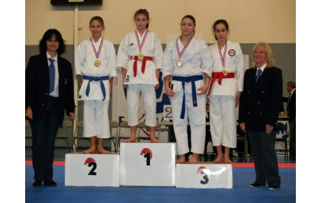MEDAILLE DE BRONZE POUR EL OUNI MYRIAM CHEZ LES MINIMES AU CHAMPIONNAT DÉPARTEMENTAL KATAS
